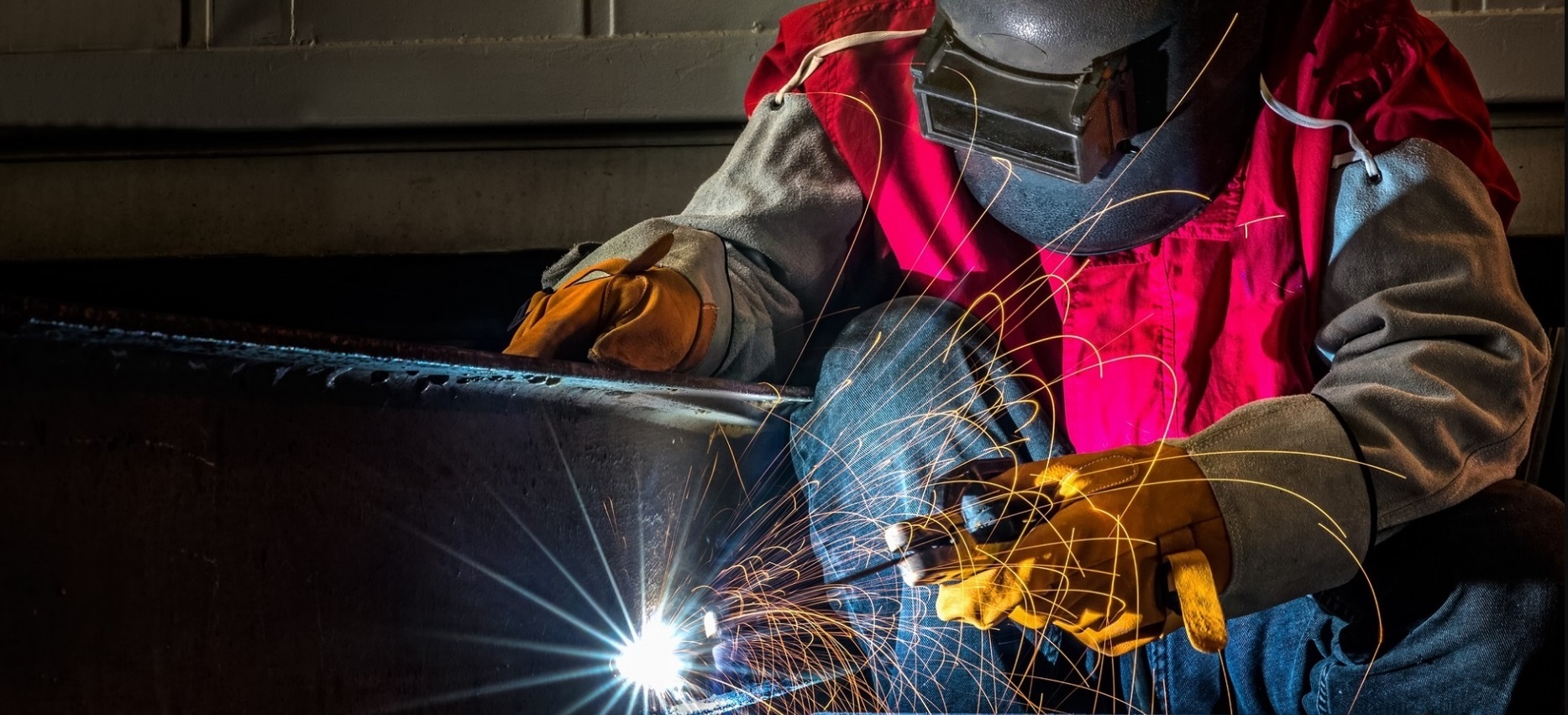 La producción industrial creció levemente de manera interanual en febrero