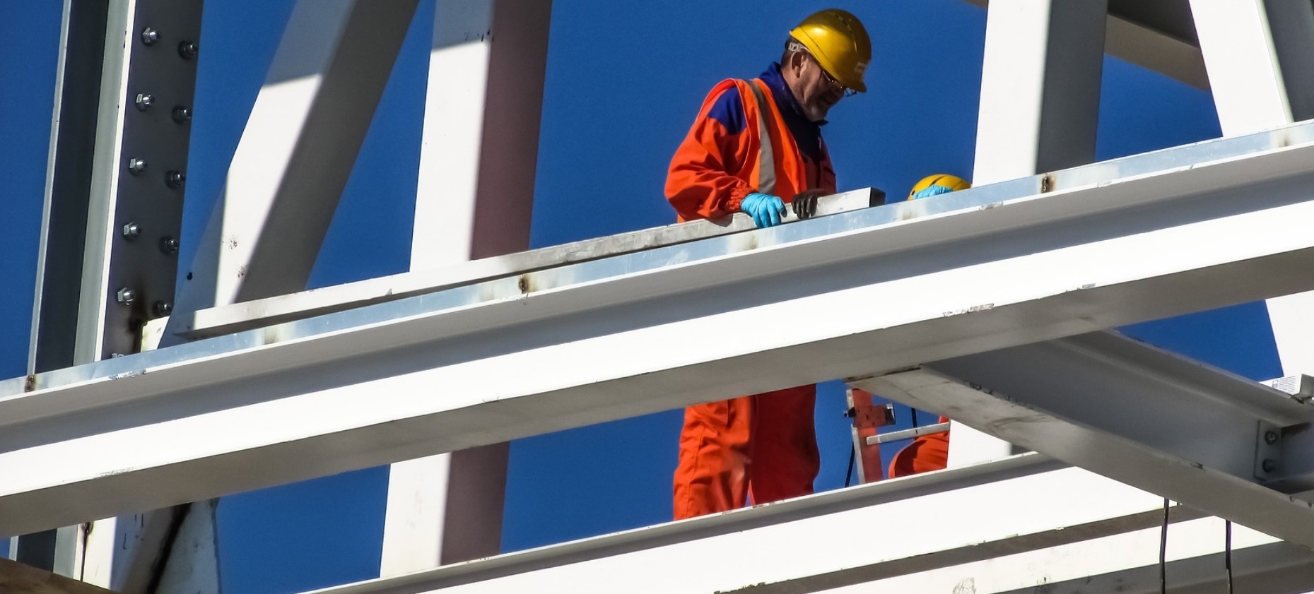 La industria cortó una caída de ocho meses, mientras que la construcción mostró una fuerte alza