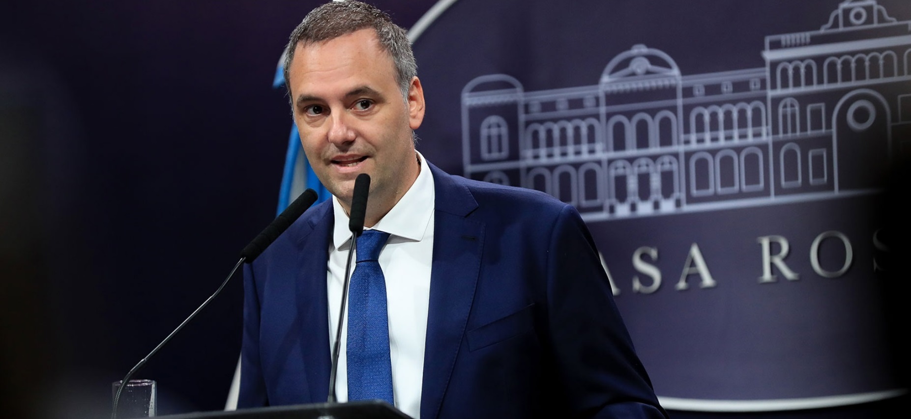 Manuel Adorni renunció a la jefatura de Gabinete