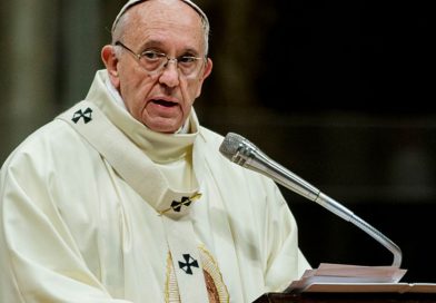 El médico del Papa contó que estuvo dos veces al borde de la muerte