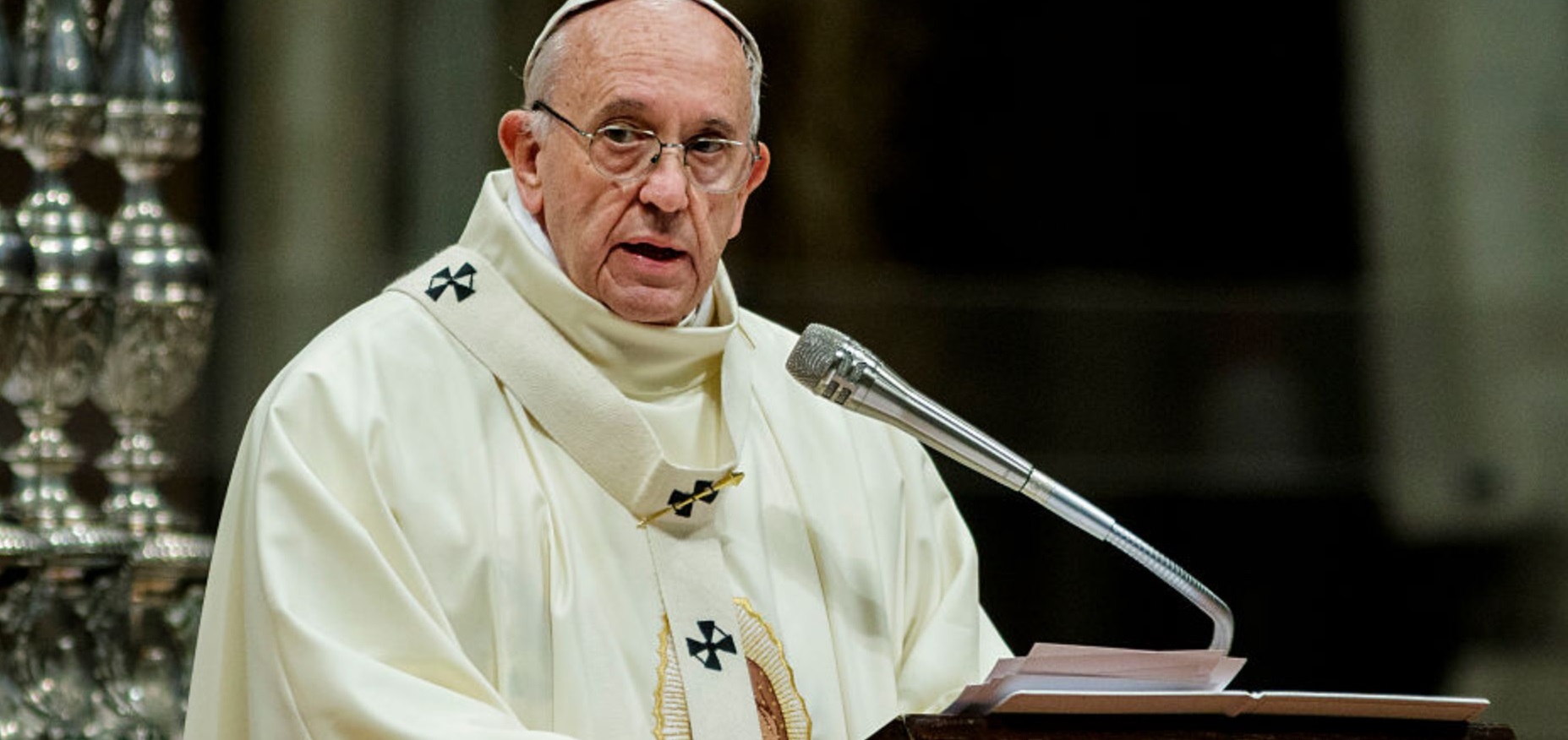 El médico del Papa contó que estuvo dos veces al borde de la muerte