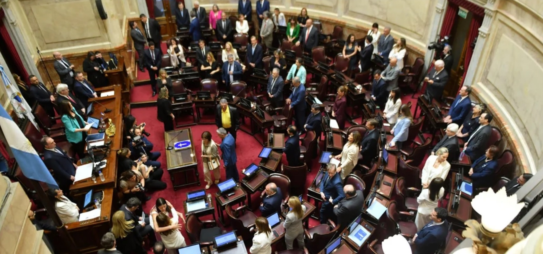 El Senado aprobó la reforma laboral con el apoyo de radicales y gobernadores