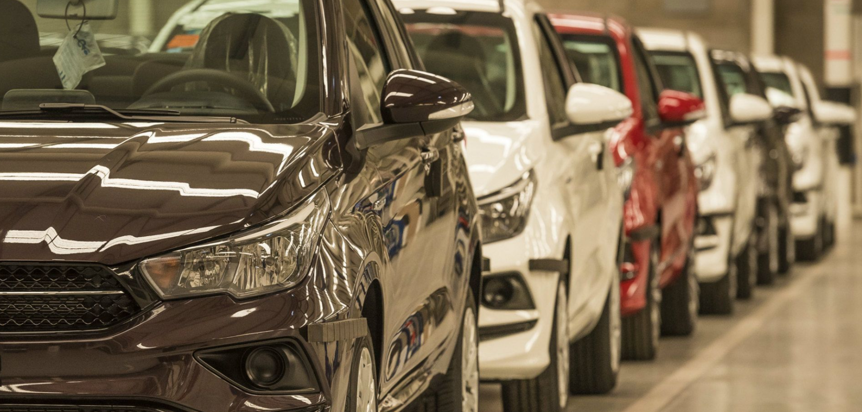 El patentamiento de autos cayó 13,6% interanual en abril y profundiza su derrumbe