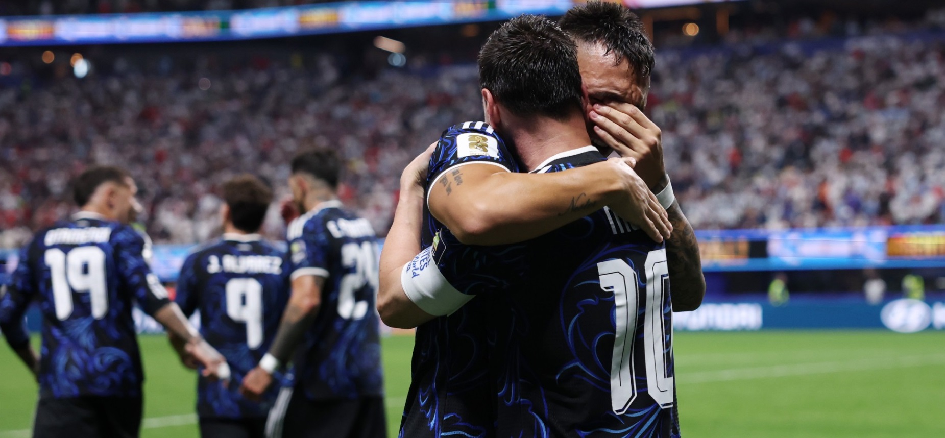Con garra y corazón, Argentina derrotó a Inglaterra 2 a 1 y es finalista del Mundial