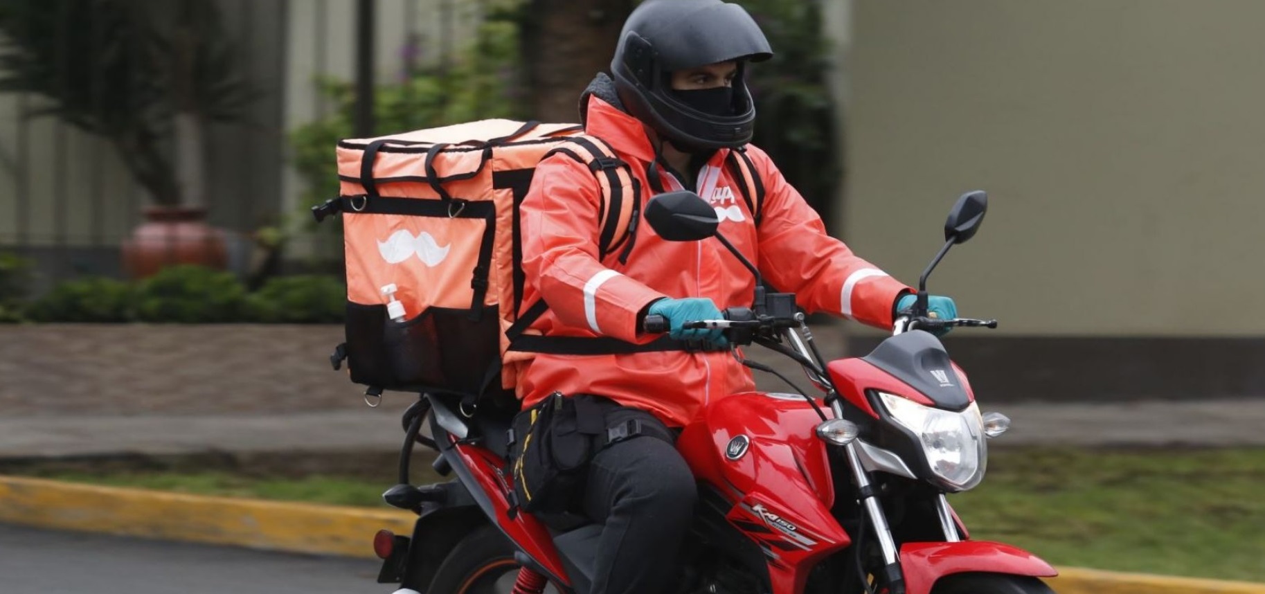 Repartidores se endeudan con las apps de delivery con tasas de hasta 700% anual