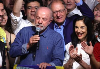 Lula da Silva ganó un histórico balotaje a Flávio Bolsonaro y asumirá un cuarto mandato en Brasil