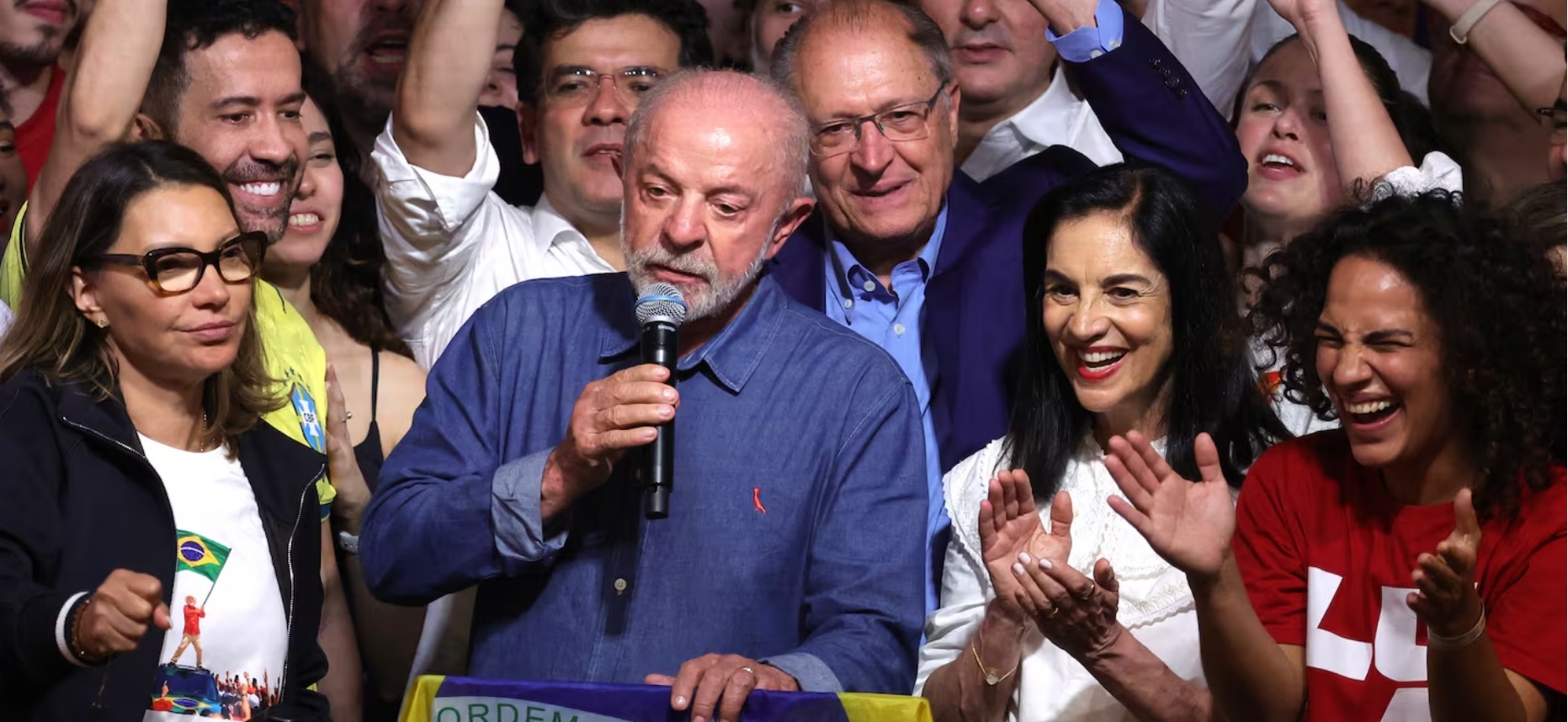 Lula da Silva ganó un histórico balotaje a Flávio Bolsonaro y asumirá un cuarto mandato en Brasil